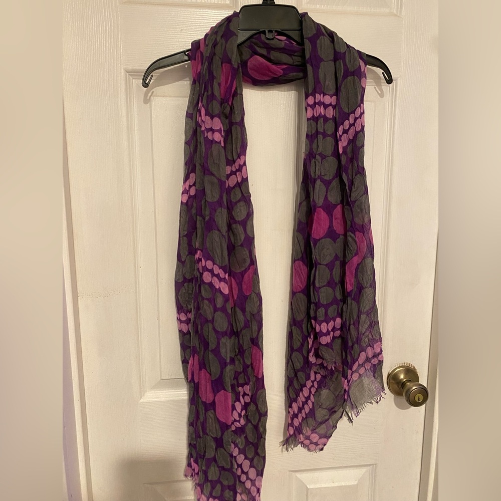 Purple and gray polkadot crinkle scarf
Light weight with fringe finished ends